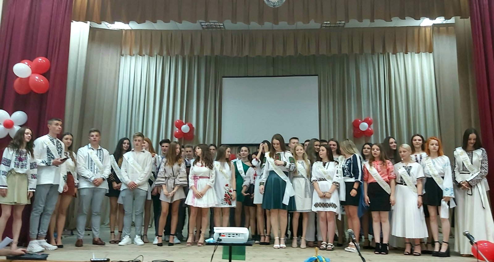 Свято вручення свідоцтв про повну загальну середню освіту та золотих і срібних медалей випускникам 2021 року