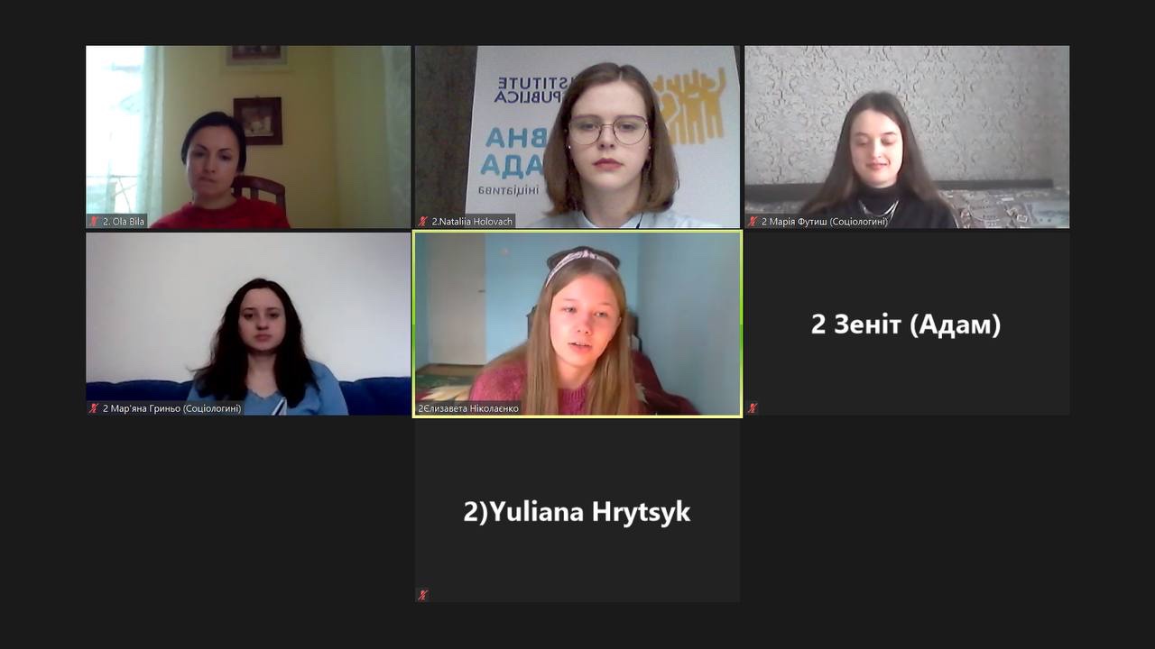 Наші учениці взяли участь у регіональному дебатному турнірі за форматом «Британські парламентські дебати» 