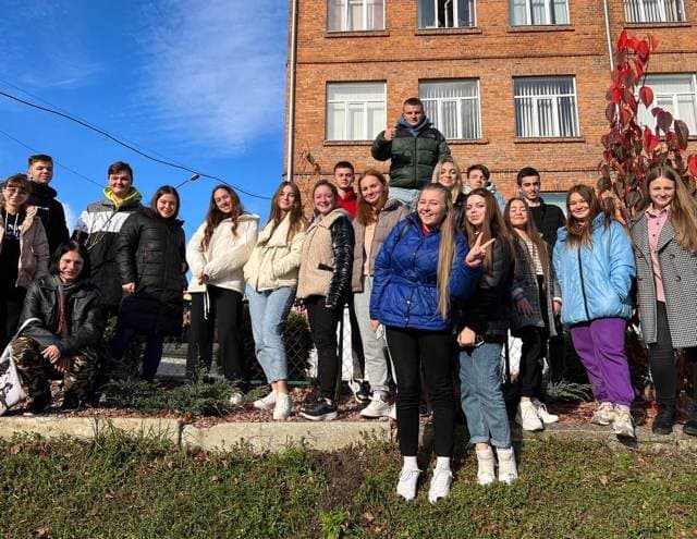 Ростіть, сакури…